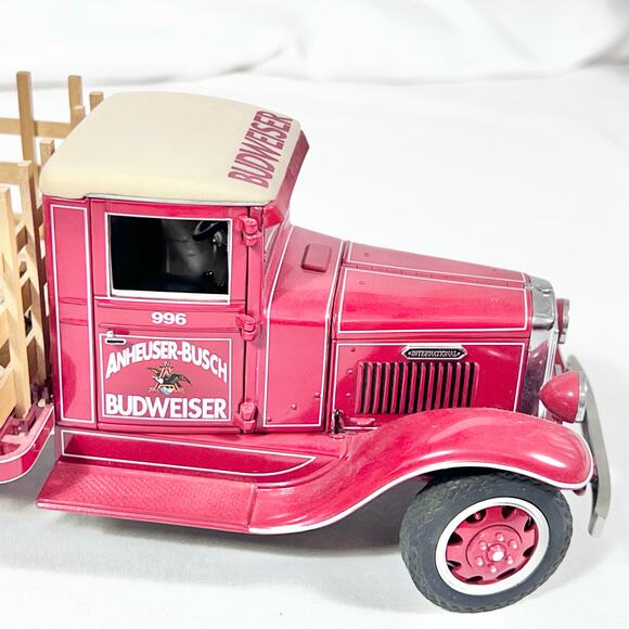 Danbury Mint 1933 Budweiser Delivery Truck 1/24 Scale Beer Crates Diecast 1997 - Picture 7 of 16